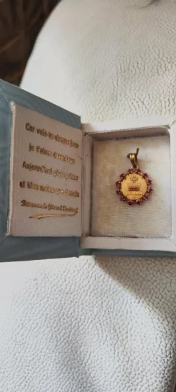 Augis Pendentif Pendentif médaille d'amour Augis en or jaune