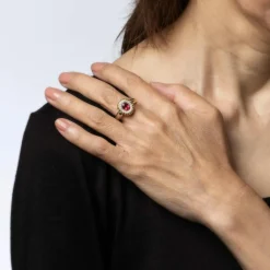 Bague à bascule en or blanc avec tourmaline rose et saphir jaune