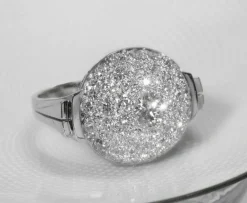 Bague « dôme » Art Déco en platine et brillants