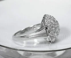 Bague « dôme » Art Déco en platine et brillants