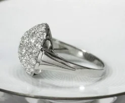 Bague « dôme » Art Déco en platine et brillants