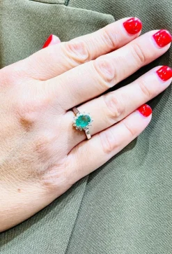 Bague Emeraude ovale et diamants
