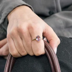 Bague en or jaune et améthyste