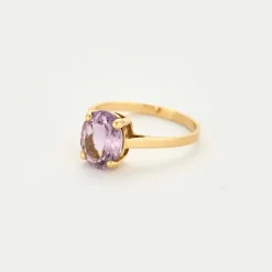 Bague en or jaune et améthyste