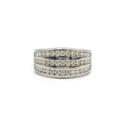 Bague - Or blanc et diamants