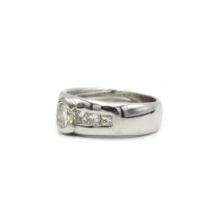 Bague - Or blanc et diamants