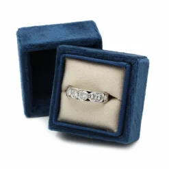 Bague - Or blanc et diamants
