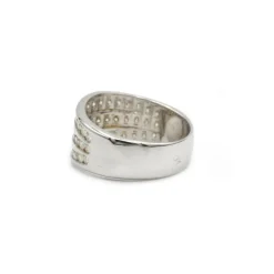 Bague - Or blanc et diamants