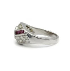 Bague - Or blanc, rubis et diamants