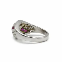 Bague - Or blanc, rubis et diamants