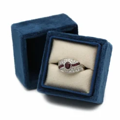 Bague - Or blanc, rubis et diamants