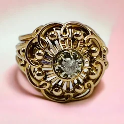 Bague or jaune 18 carats sertie d'un diamant époque 1940