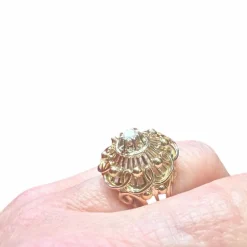 Bague or jaune 18 carats sertie d'un diamant époque 1940