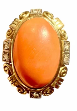 Bague 1940 or jaune cabochon corail et diamants taille ancienne