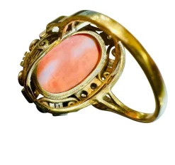 Bague 1940 or jaune cabochon corail et diamants taille ancienne