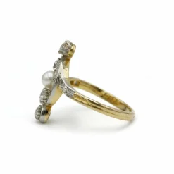 Bague - Or jaune, diamants et perle