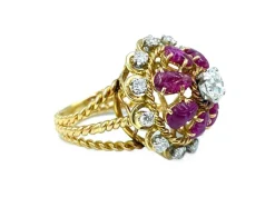 Bague 1960 or jaune diamants et rubis