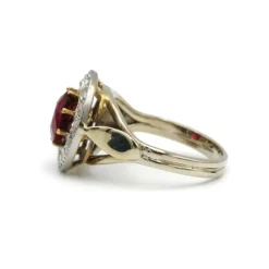 Bague - Or jaune, grenat et diamants