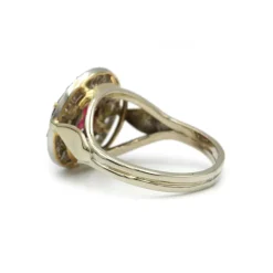 Bague - Or jaune, grenat et diamants