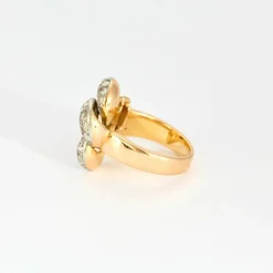 Bague 1940, or jaune, platine, diamants et rubis synthètiques