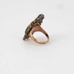 Bague à portrait en or rose, diamant et rubis