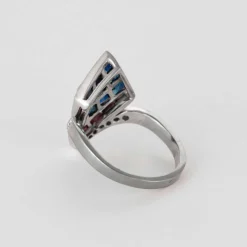 Bague aigrette en or gris diamants, saphirs, rubis