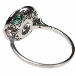 Bague ajourée diamants émeraude