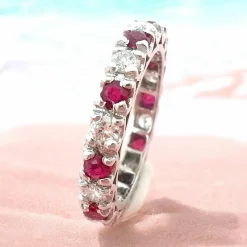 Bague alliance américaine or blanc diamants et rubis