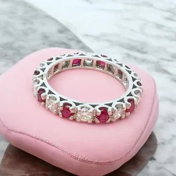 Bague alliance américaine or blanc diamants et rubis