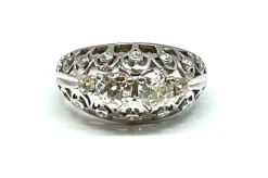 Bague ancienne ajourée en or blanc et diamants