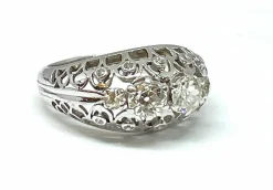 Bague ancienne ajourée en or blanc et diamants