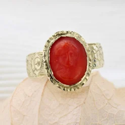 Bague ancienne camée corail