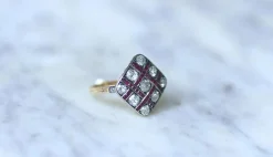 Bague ancienne Damier Diamants et Rubis Calibrés