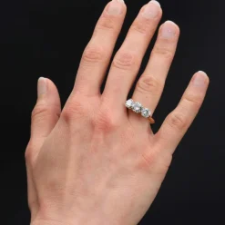Bague ancienne diamants en jarretière
