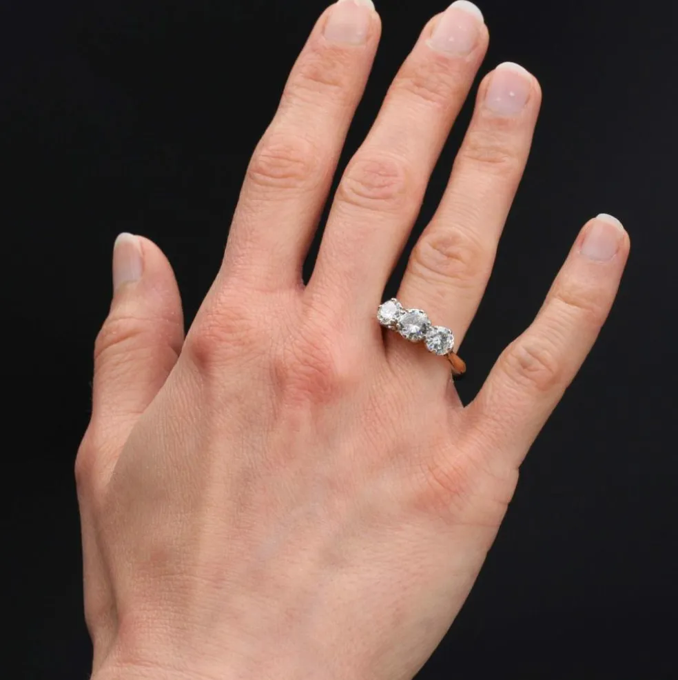 Bague ancienne diamants en jarretière