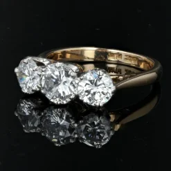 Bague ancienne diamants en jarretière