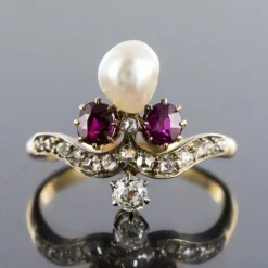 Bague ancienne duchesse rubis diamants et perle fine
