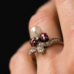 Bague ancienne duchesse rubis diamants et perle fine