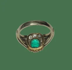 BAGUE ANCIENNE EMERAUDE ET DIAMANTS