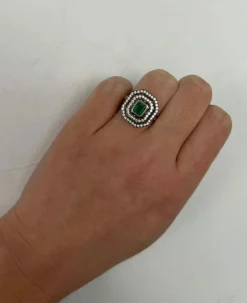 Bague ancienne en diamant et émeraude