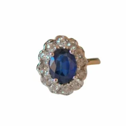 Bague ancienne en or bicolore avec saphir bleu et diamants