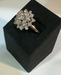 Bague ancienne en or blanc 18 carats et diamants