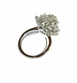 Bague ancienne en or blanc 18 carats et diamants