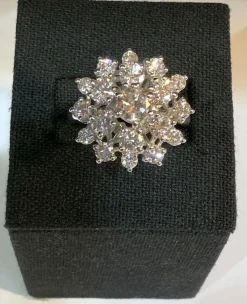 Bague ancienne en or blanc 18 carats et diamants
