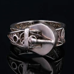 Bague ancienne en or ceinture filigranée