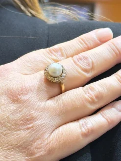 Bague ancienne en or et diamants et perle