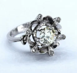 Bague ancienne en or et diamants