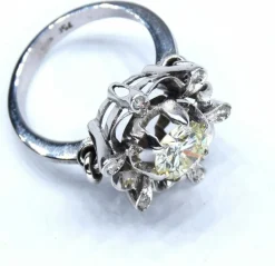 Bague ancienne en or et diamants