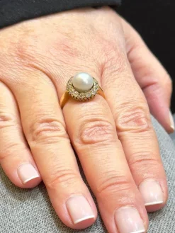 Bague ancienne en or et diamants et perle