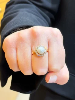 Bague ancienne en or et diamants et perle